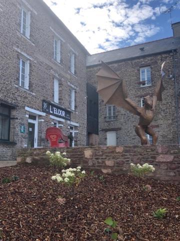 Residence Merlin Appart Des Druides Saint-Malon-sur-Mel Bagian luar foto